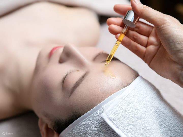 Foto pemberian ampul saat facial